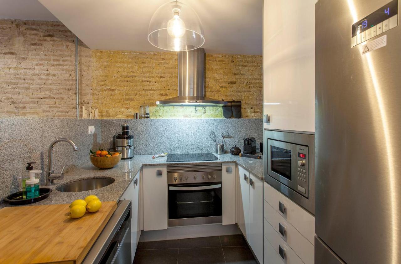 Luxurious & Alluring Home In Historic Town Валенсия Екстериор снимка