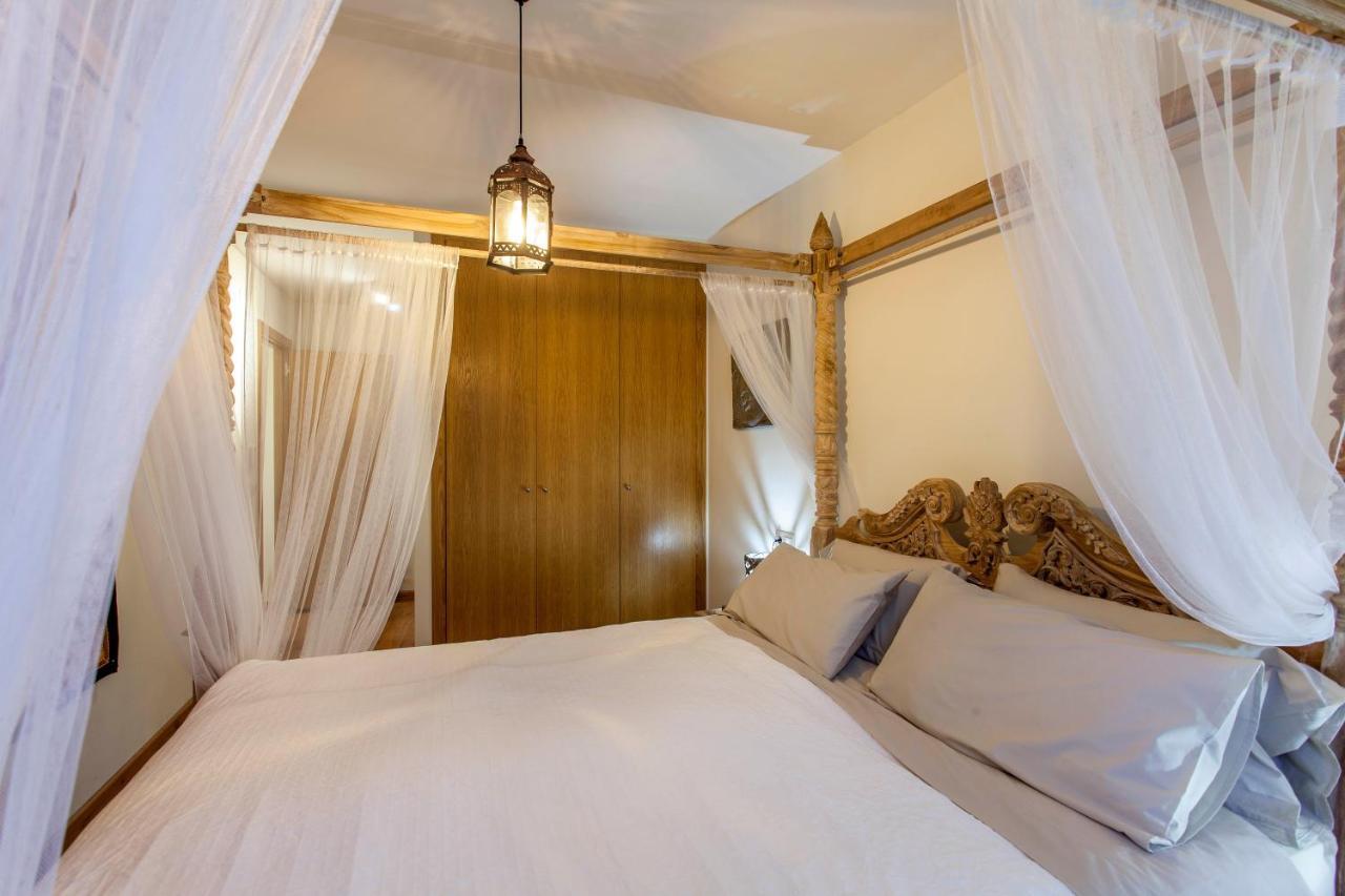 Luxurious & Alluring Home In Historic Town Валенсия Екстериор снимка