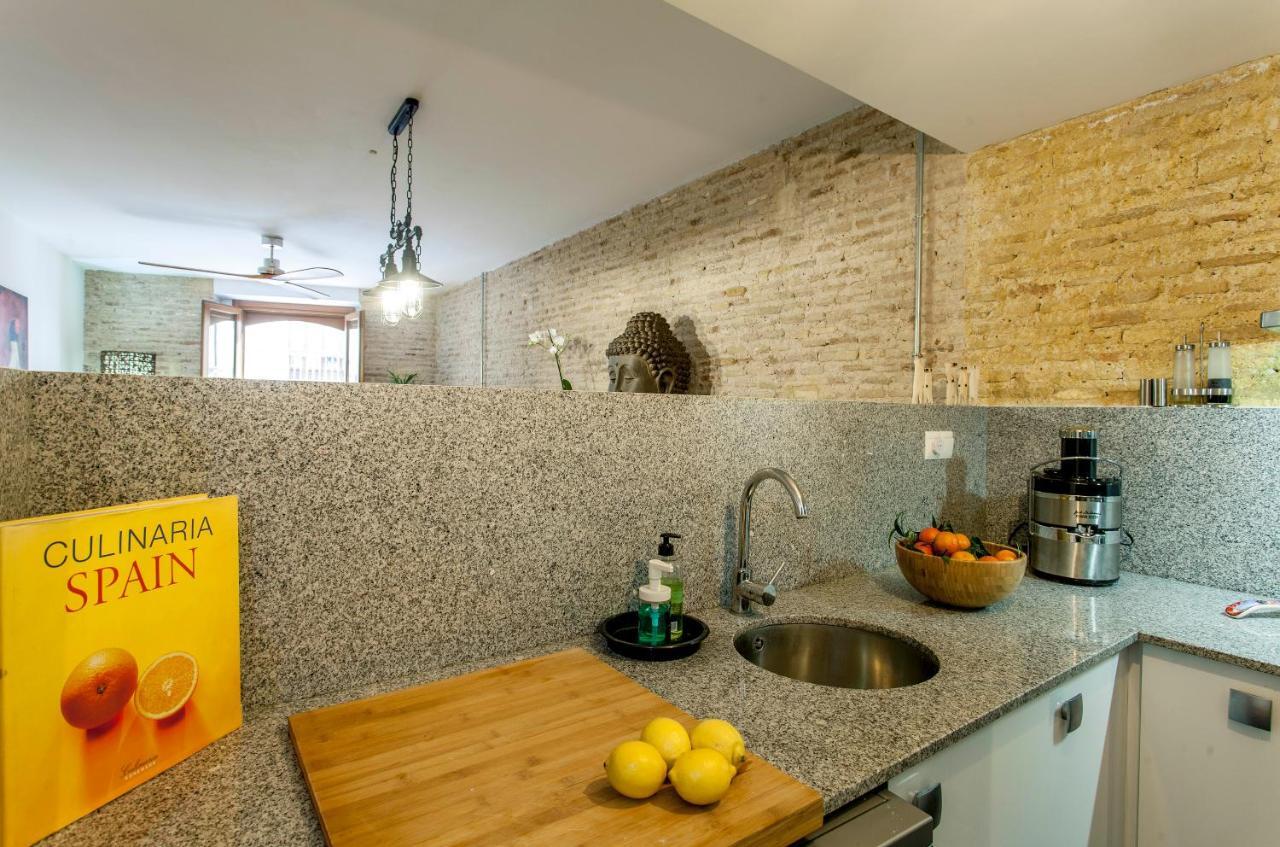 Luxurious & Alluring Home In Historic Town Валенсия Екстериор снимка