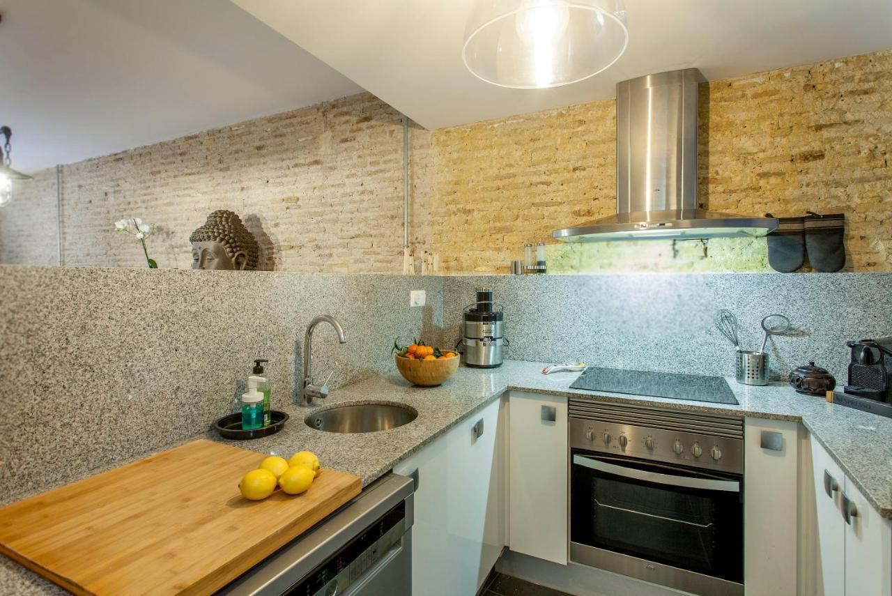 Luxurious & Alluring Home In Historic Town Валенсия Екстериор снимка