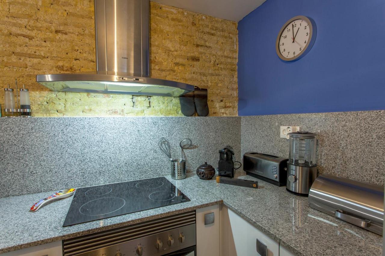 Luxurious & Alluring Home In Historic Town Валенсия Екстериор снимка