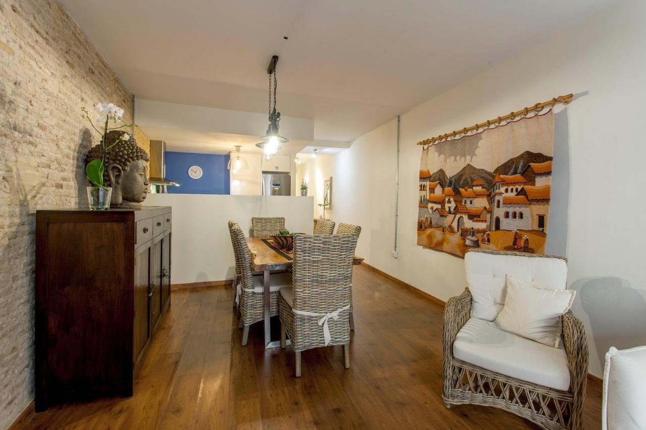 Luxurious & Alluring Home In Historic Town Валенсия Екстериор снимка