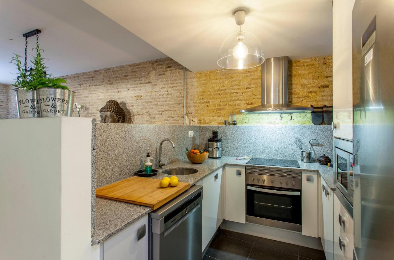 Luxurious & Alluring Home In Historic Town Валенсия Екстериор снимка